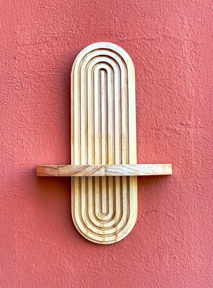 Estantería de madera para kokedamas