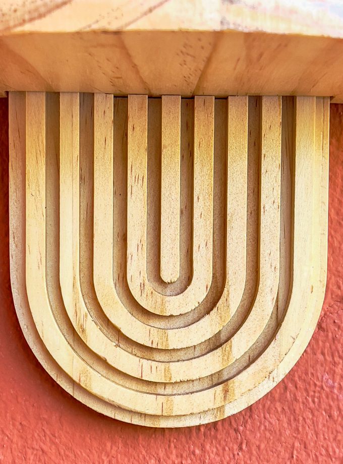 Estantería de madera para kokedamas